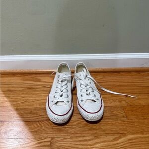 Converse White Low Top Sneakers with Red Trim sz 8